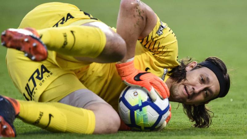 Cássio desabafa e diz que é melhor procurar outro clube se estiver atrapalhando