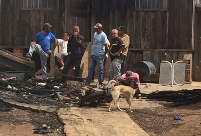 Bebê recém-nascida morre carbonizada em incêndio dentro de casa; família perdeu tudo