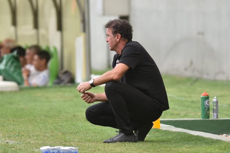 Cuca diz que Santos tem que dar graças a Deus por não cair