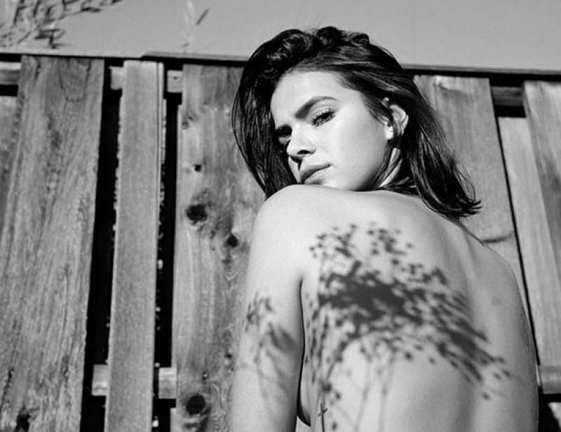 Bruna Marquezine posta foto sem roupa e quebra a internet