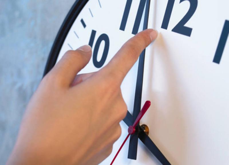 Horário de verão termina neste domingo; atrase o relógio