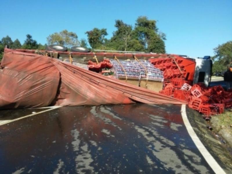 Acidente fere sete pessoas na BR153 em Ibaiti