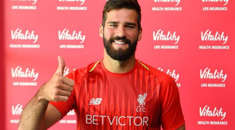 Oficializado pelo Liverpool, Alisson se torna o goleiro mais caro da história