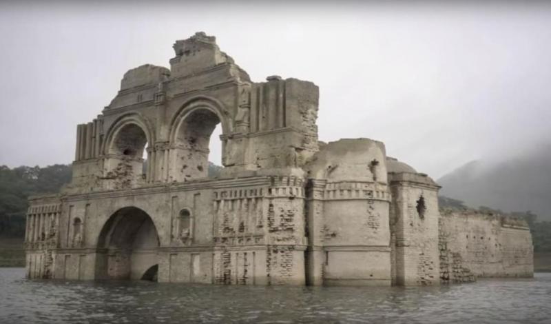 Igreja do século 16 emerge das águas no México
