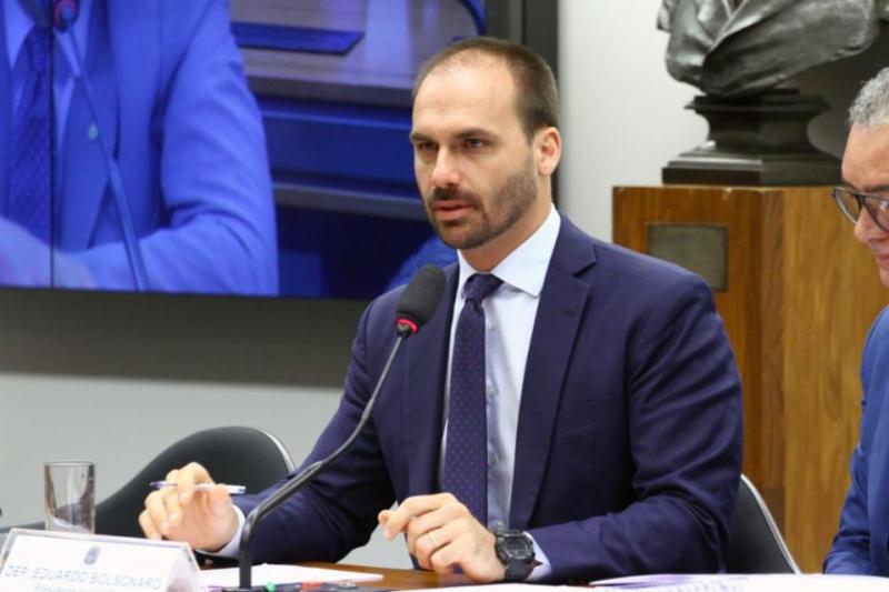 Eduardo Bolsonaro publica vídeo com campanhas do PSL que citam presidente