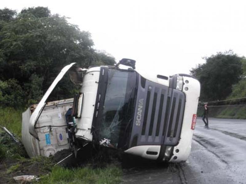 Mais um acidente na “Curva do Fiates†entre Quatiguá e Siqueira Campos