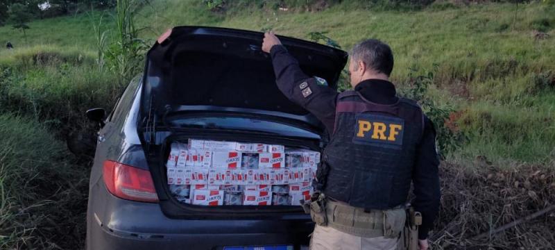 PRF apreende veículo carregado com cigarros do Paraguai