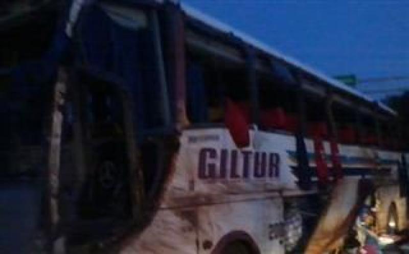 Sobrevivente de acidente diz que ônibus trafegava em alta velocidade