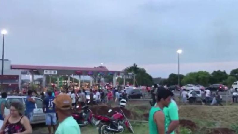 Protesto na praça de pedágio de Jataizinho termina com confusão entre manifestantes e policiais