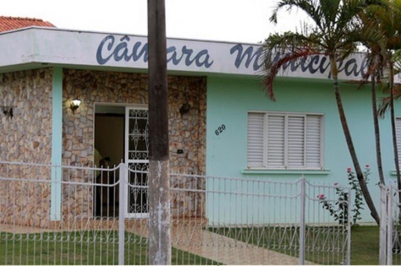 Câmara de Joaquim Távora abre vagas em seleção e concurso