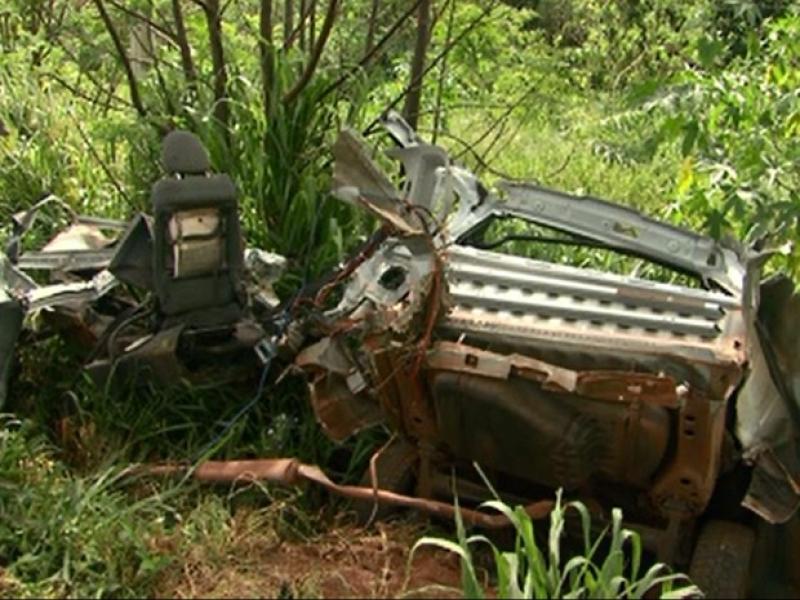 Acidente com quatro veículos deixa três jovens mortos no norte do Paraná