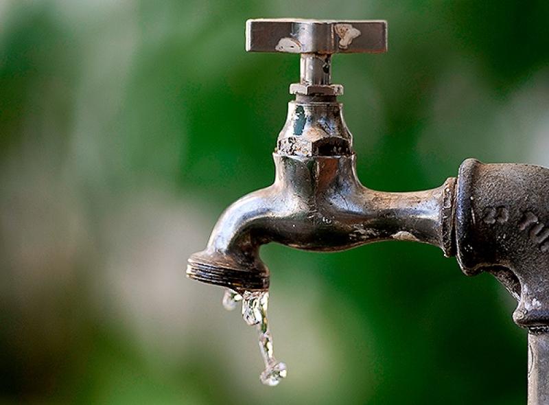 Acesso dos pobres Ã Ã¡gua sÃ³ Ã© possÃ­vel com controle social, dizem especialistas