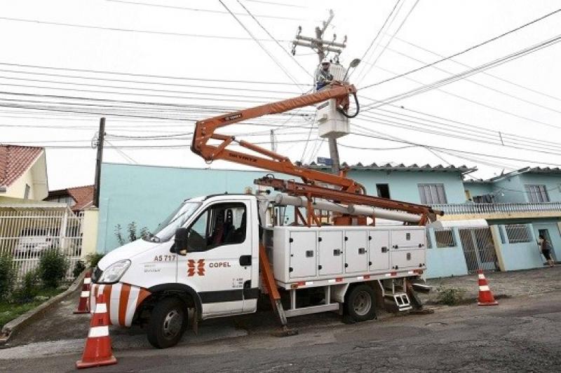 Conta de luz residencial vai subir 8,97% no Paraná