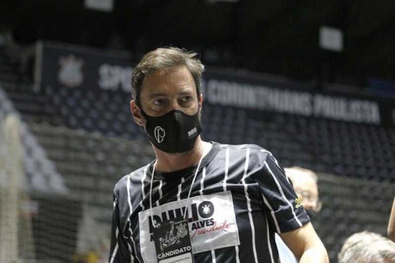 Apesar das negociações frustradas por Cavani e Diego Costa, Corinthians segue no mercado por um camisa 9