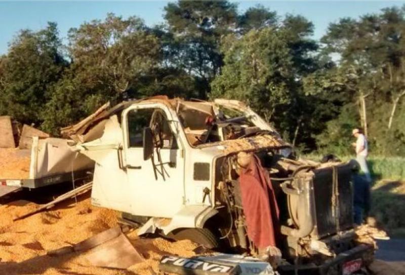 Caminhões colidem na região de Nova Fátima