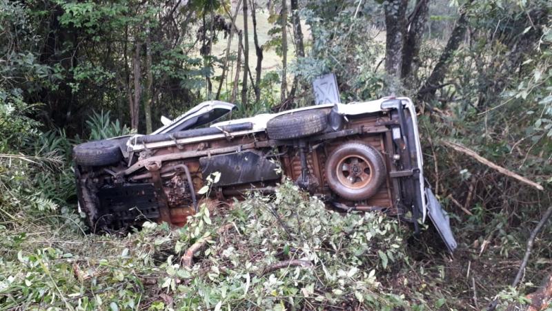 Viatura do Canil do 2º Batalhão capota na PR-092