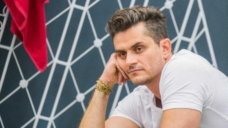 Ex-BBB Marcos Harter sofre acidente de carro na estrada com uma Land Rover