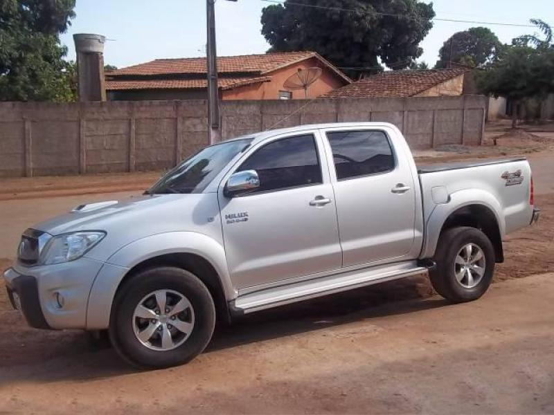 Bandidos vestidos de Policiais Federais roubam caminhonete