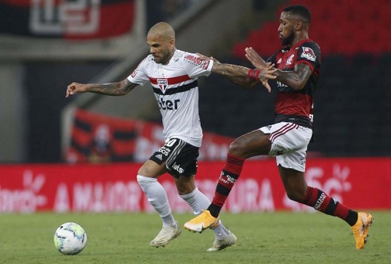 Flamengo visita São Paulo em busca de título do Brasileiro