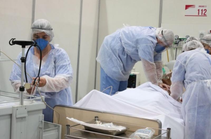 Com um ano de pandemia, Brasil ultrapassa 250 mil mortos por Covid-19