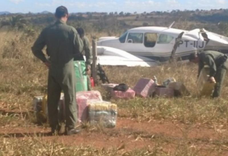 Avião com 500 quilos de cocaína é interceptado pela FAB em Goiás