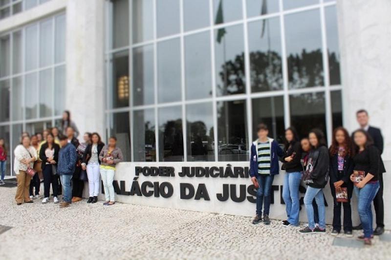 Primeira turma do Programa Jovens Promissores em Ibaiti participa de atividades em Curitiba