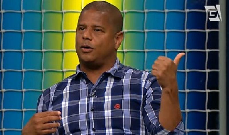 Marcelinho Carioca defende comemoração de Nenê