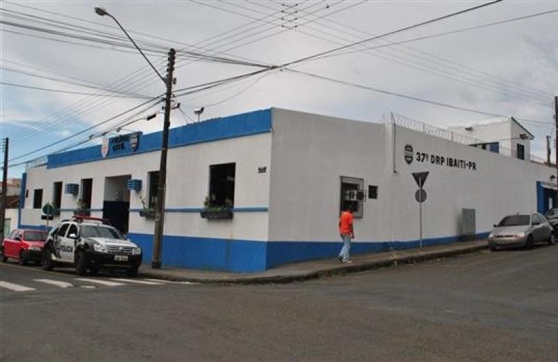 Adolescente é apreendido após arremessar pacote com 180 buchas de maconha para dentro da cadeia de Ibaiti