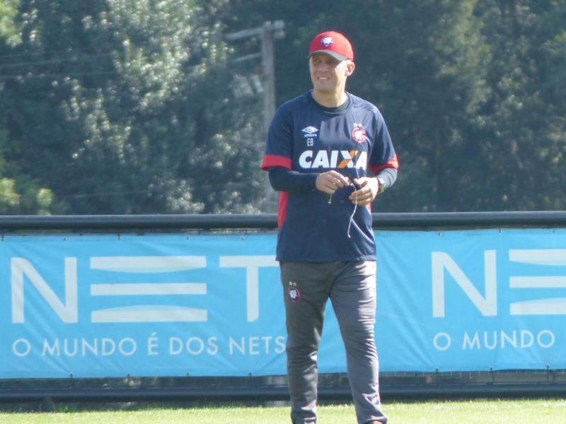 Base mantida, defesa em baixa: o legado deixado por Autuori a Baptista no Atlético-PR