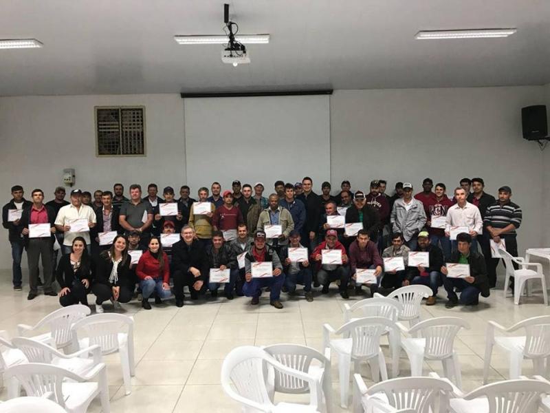 Escola Profissionalizante Antônio Bordignon finaliza curso em Quatiguá