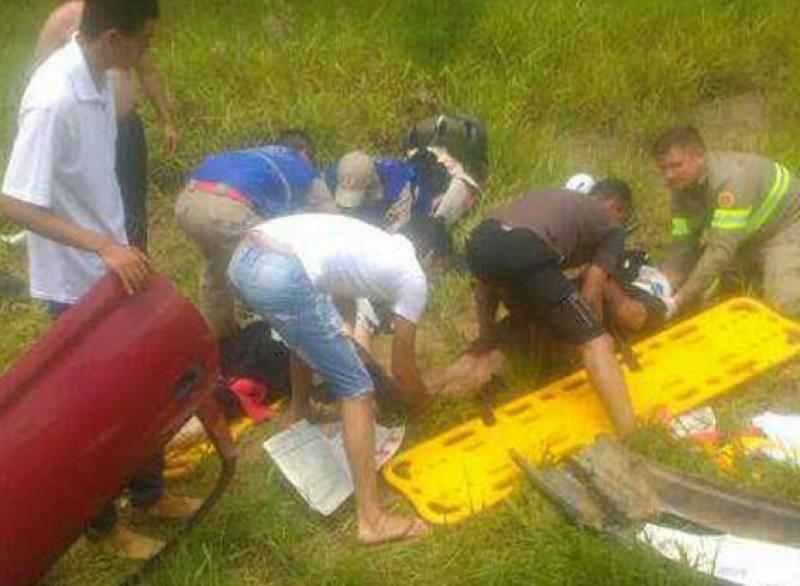 Três ficam feridas após capotamento na PR-340