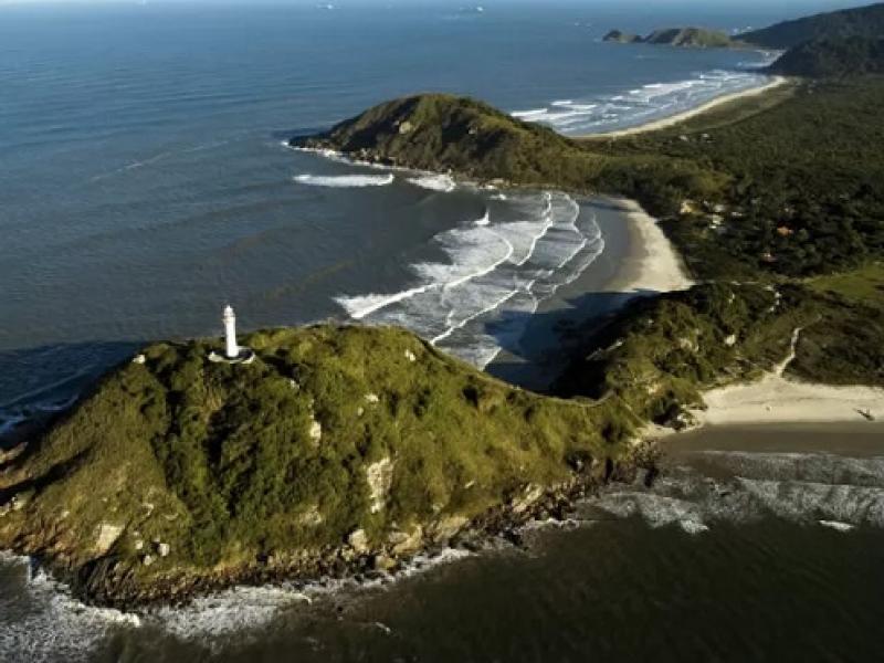 Praia na Ilha do Mel está entre pontos impróprios para banho no Paraná