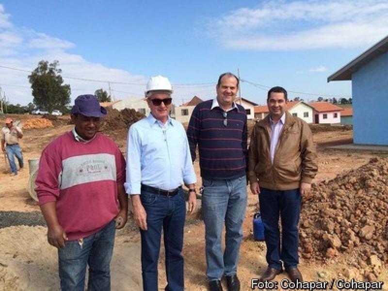 Cohapar e prefeitura vistoriam obras de 127 casas populares em Ibaiti