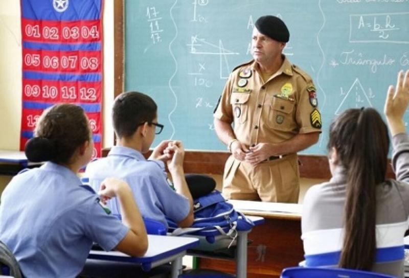 117 colégios selecionados para militarização não atendem requisitos exigidos pela lei