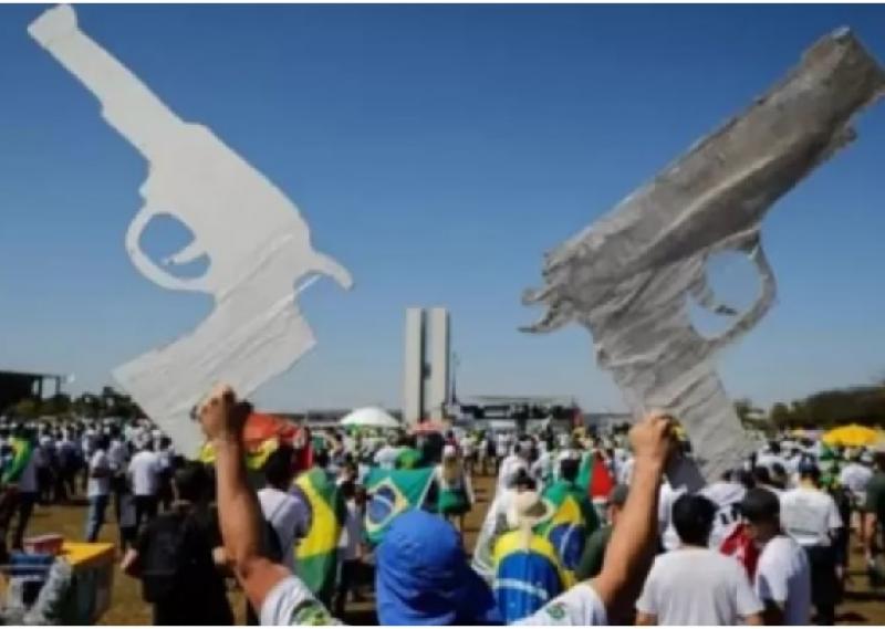 Registro de armas de fogo salta 70% antes de eleição e bate recorde no país