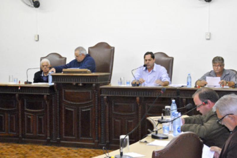 Qual será o salário dos vereadores de Jacarezinho?