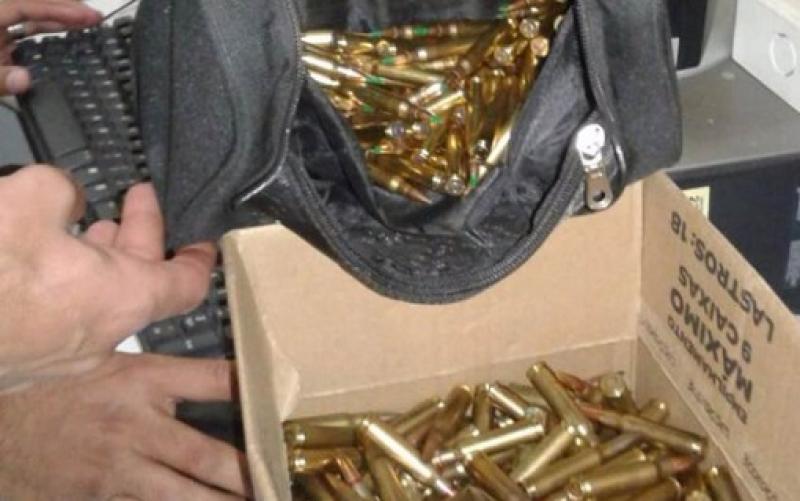 Motorista encontra mochila com munições de fuzil em ônibus