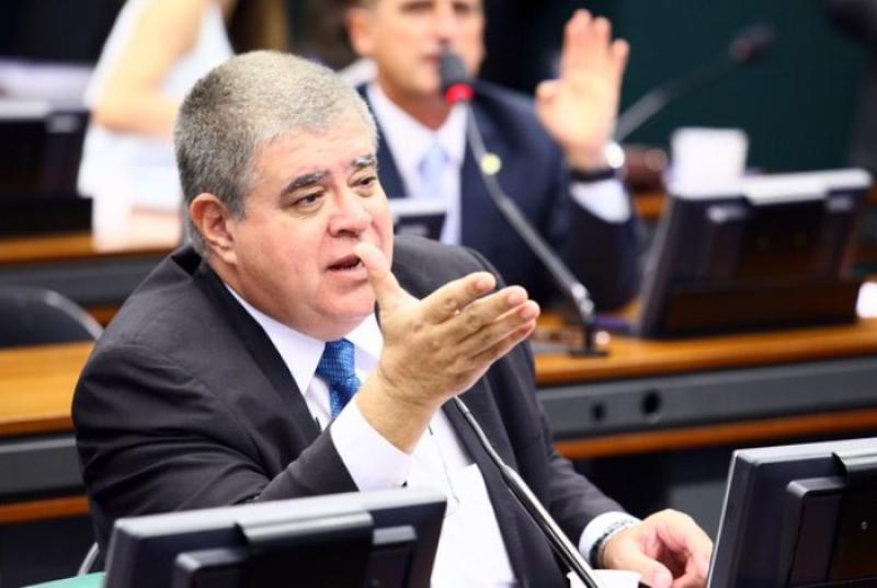 Após acordo, votação da reforma trabalhista é adiada para terça-feira