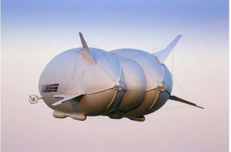 A maior aeronave do mundo fez o seu primeiro voo, e ela tem um formato bem curioso