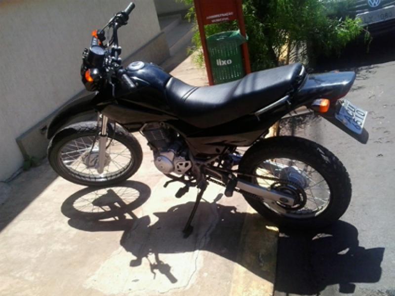 Policiais recuperam moto furtada em Ribeirão Claro