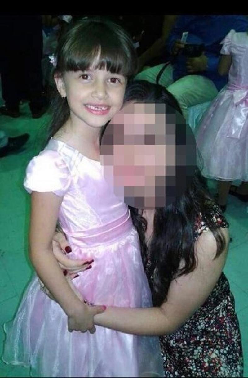 Funcionários são suspeitos de matar menina com 40 facadas em escola