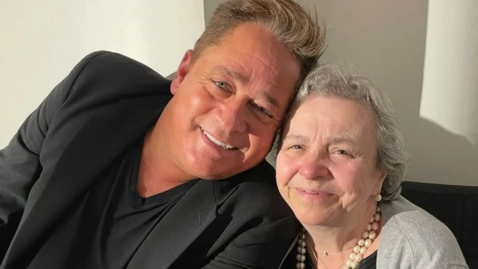 Morre Ede Cury, assessora de imprensa de Leonardo e referência no cenário musical; cantor lamenta