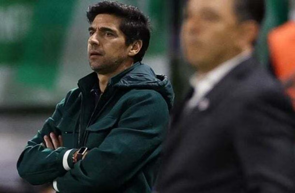 Abel aponta falta de consistência para explicar ano sem títulos no Palmeiras