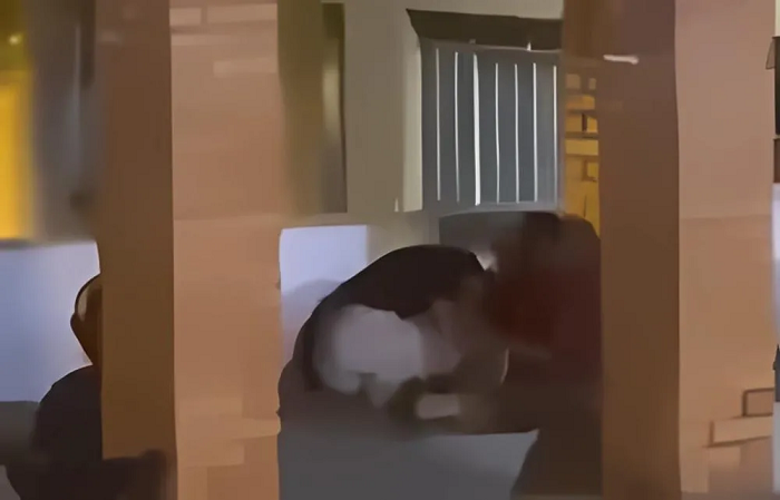 Homens são flagrados fazendo sexo em frente à igreja em plena Quarta-feira de Cinzas