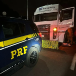 PRF apreende 281 kg de cocaína em fundo falso de caminhão na BR-277