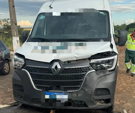 Van da Saúde de Santana do Itararé se envolve em acidente em Ibiporã