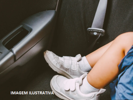 Criança é encontrada sozinha dentro de carro no Centro de Santo Antônio da Platina