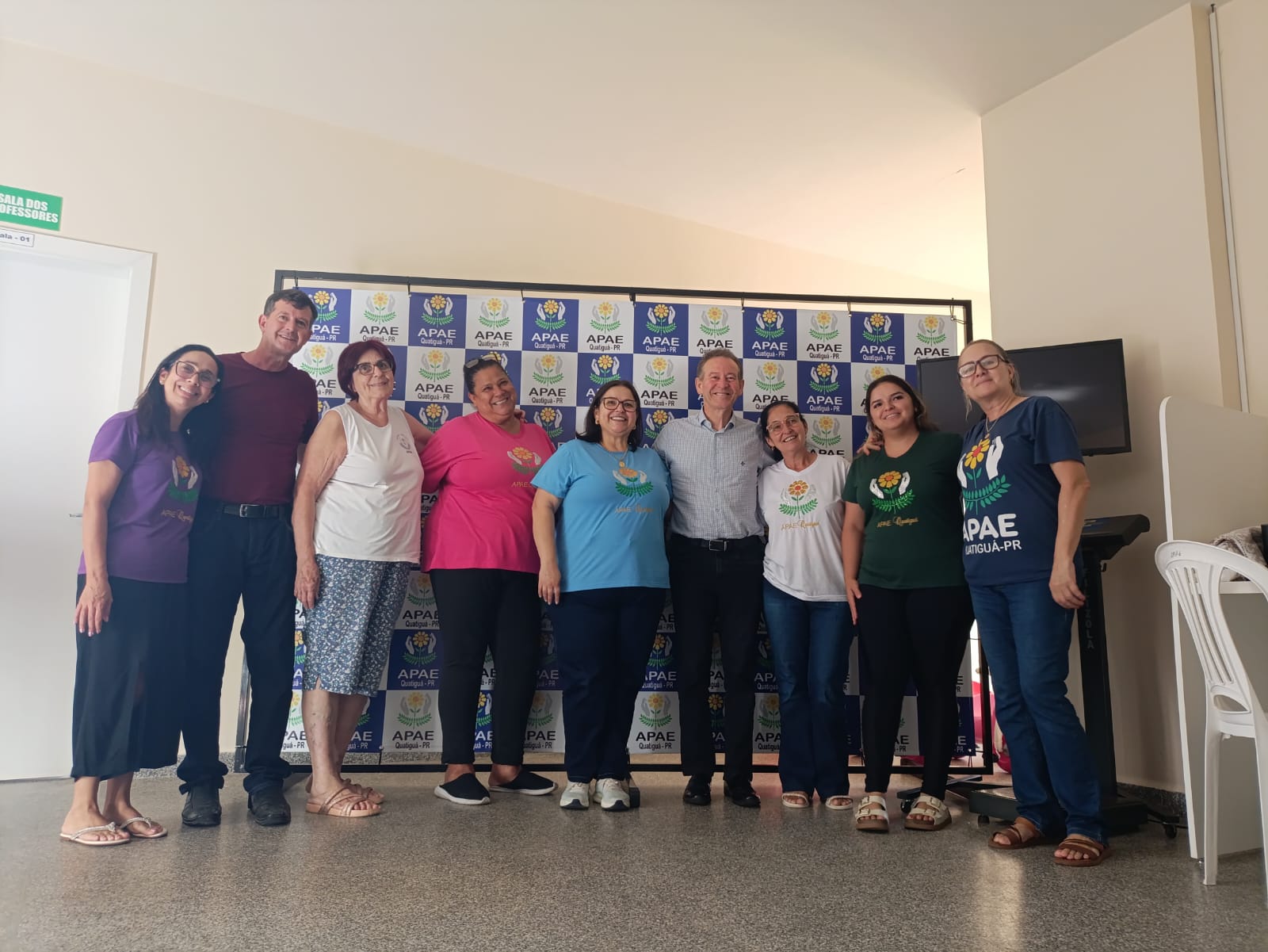 Deputado Estadual Professor Lemos destina R$ 25 mil para a APAE de Quatiguá durante visita à instituição