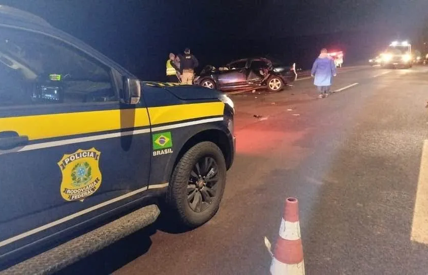 Acidente envolvendo três veículos deixa dois mortos e seis feridos, em Cambará