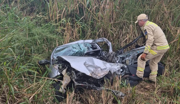 Colisão entre carro e caminhão deixa uma vítima fatal, em Guapirama
